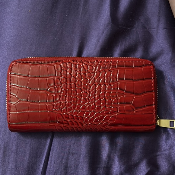 ***FINAL SALE*** Embossed Wallet - Picture 2 of 3